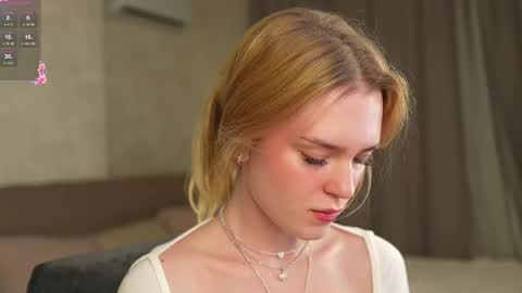 Snapshot of cyberheart_ chatting on November 17, 4:35 pm EMILY online show from November 17, 4:35 pm