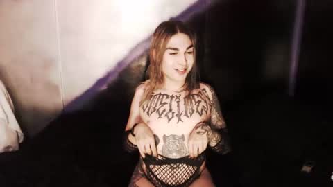 Snapshot of cybertrouble_ chatting on December 25, 3:18 am Nikki online show from December 25, 3:18 am