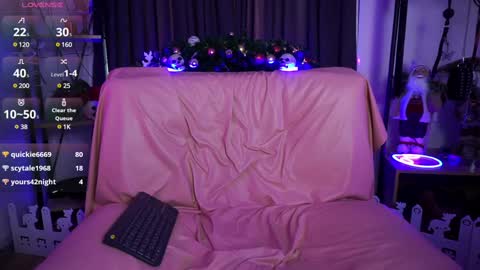 Snapshot of cyberxgoddess_ chatting on December 29, 9:17 am Lily Goddess online show from December 29, 9:17 am