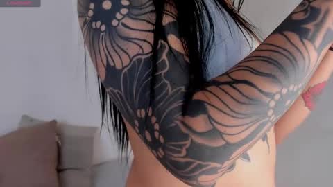 Snapshot of cylie_lee chatting on January 10, 1:09 pm Cylie online show from January 10, 1:09 pm