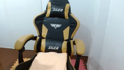 Snapshot of czarina69 chatting on October 7, 7:33 pm czarina69 online show from October 7, 7:33 pm