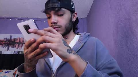 Snapshot of d4ni_king chatting on December 15, 2:38 am d4ni_king online show from December 15, 2:38 am