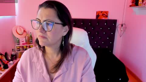 Snapshot of d_martii chatting on January 27, 8:49 pm Mia online show from January 27, 8:49 pm