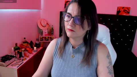 Snapshot of d_martii chatting on January 28, 12:00 pm Mia online show from January 28, 12:00 pm