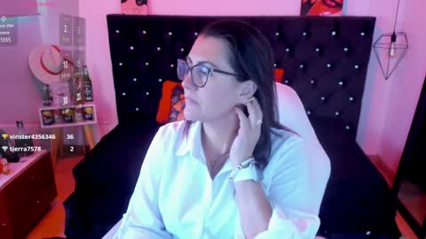 Snapshot of d_martii chatting on January 29, 6:18 pm Mia online show from January 29, 6:18 pm