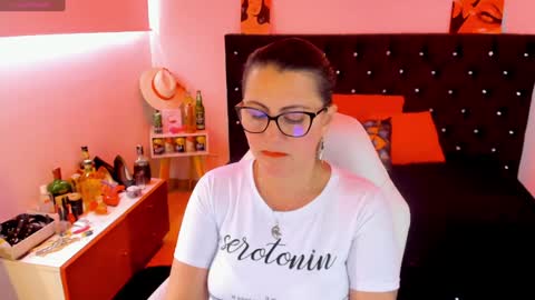 Snapshot of d_martii chatting on January 31, 6:03 pm Mia online show from January 31, 6:03 pm