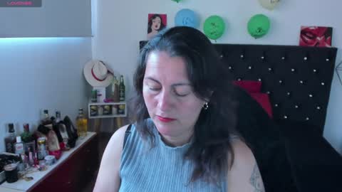 Snapshot of d_martii chatting on February 6, 12:48 pm Mia online show from February 6, 12:48 pm