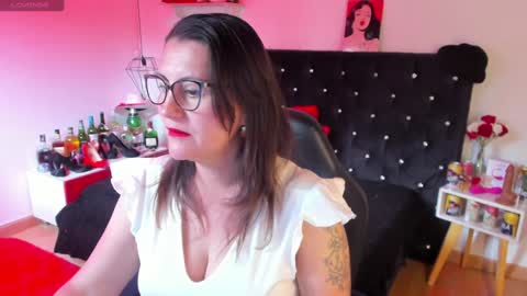 Snapshot of d_martii chatting on February 7, 12:28 pm Mia online show from February 7, 12:28 pm