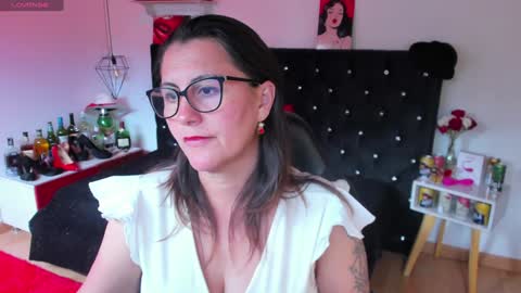 Snapshot of d_martii chatting on February 7, 3:30 pm Mia online show from February 7, 3:30 pm