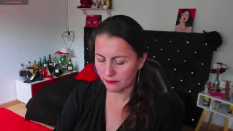 Snapshot of d_martii chatting on February 12, 7:45 pm Mia online show from February 12, 7:45 pm