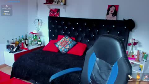 Snapshot of d_martii chatting on February 13, 12:32 pm Mia online show from February 13, 12:32 pm