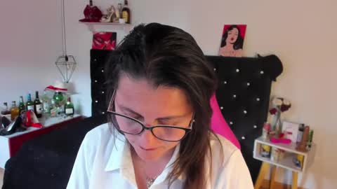 Snapshot of d_martii chatting on February 14, 3:15 pm Mia online show from February 14, 3:15 pm