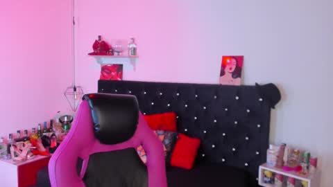 Snapshot of d_martii chatting on February 16, 11:16 am Mia online show from February 16, 11:16 am