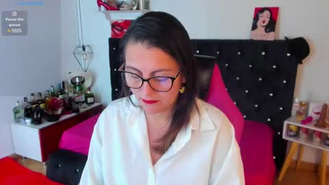 Snapshot of d_martii chatting on March 1, 11:28 am Mia online show from March 1, 11:28 am