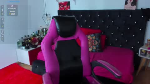 Snapshot of d_martii chatting on March 1, 2:34 pm Mia online show from March 1, 2:34 pm