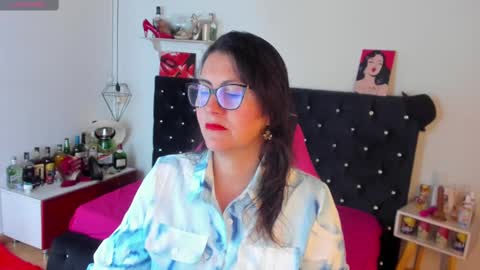 Snapshot of d_martii chatting on March 2, 11:18 am Mia online show from March 2, 11:18 am