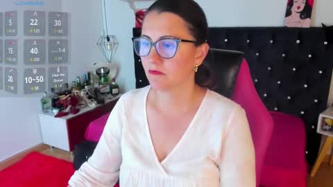 Snapshot of d_martii chatting on March 4, 3:48 pm Mia online show from March 4, 3:48 pm