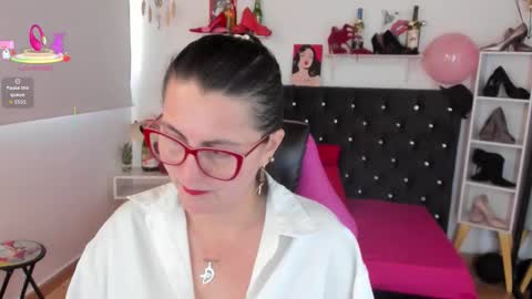 Snapshot of d_martii chatting on September 9, 12:05 pm Mia online show from September 9, 12:05 pm