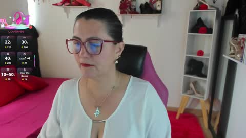 Snapshot of d_martii chatting on September 12, 2:39 pm Mia online show from September 12, 2:39 pm