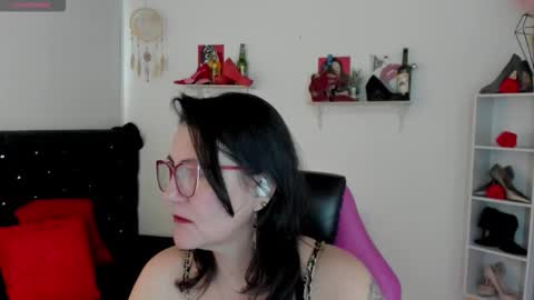 Snapshot of d_martii chatting on September 20, 11:22 am Mia online show from September 20, 11:22 am