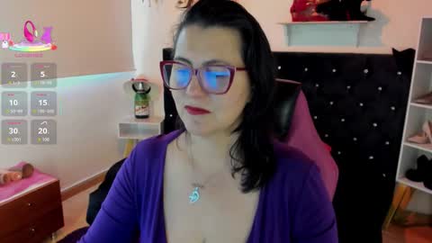 Snapshot of d_martii chatting on September 28, 1:49 pm Mia online show from September 28, 1:49 pm