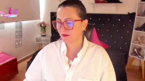 Snapshot of d_martii chatting on September 29, 2:22 pm Mia online show from September 29, 2:22 pm