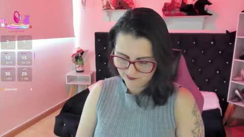 Snapshot of d_martii chatting on October 7, 1:08 pm Mia online show from October 7, 1:08 pm