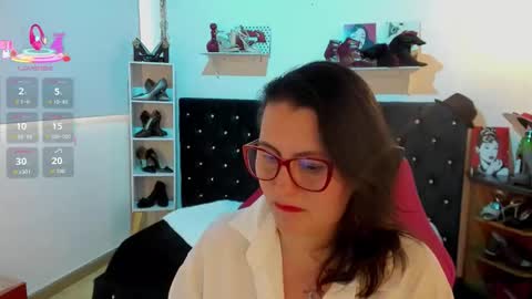 Snapshot of d_martii chatting on October 10, 1:32 pm Mia online show from October 10, 1:32 pm