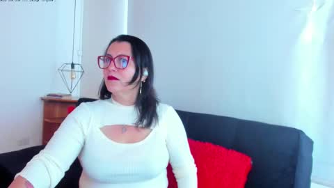 Snapshot of d_martii chatting on October 18, 1:56 pm Mia online show from October 18, 1:56 pm