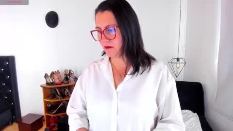 Snapshot of d_martii chatting on October 26, 1:28 pm Mia online show from October 26, 1:28 pm