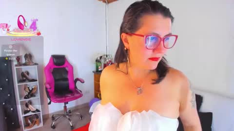 Snapshot of d_martii chatting on November 15, 12:13 pm Mia online show from November 15, 12:13 pm