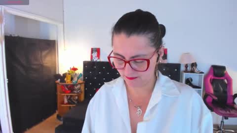 Snapshot of d_martii chatting on November 21, 12:59 pm Mia online show from November 21, 12:59 pm