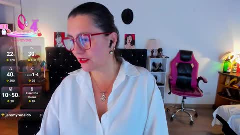 Snapshot of d_martii chatting on November 23, 12:05 pm Mia online show from November 23, 12:05 pm