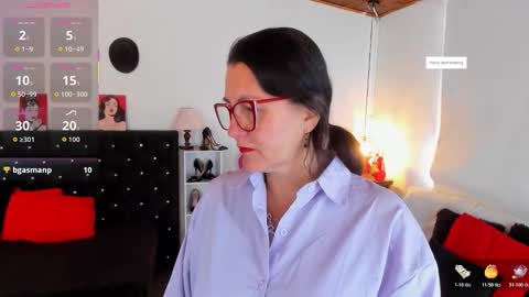 Snapshot of d_martii chatting on November 27, 2:19 pm Mia online show from November 27, 2:19 pm