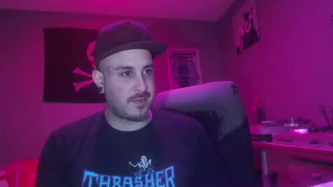 Snapshot of dabirdfree chatting on January 1, 1:37 am Destroyer online show from January 1, 1:37 am