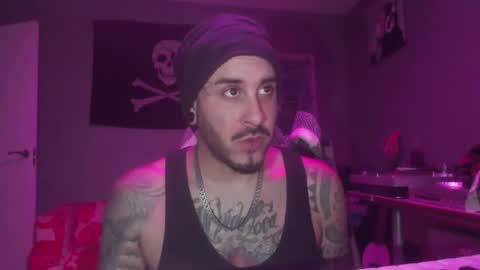 Snapshot of dabirdfree chatting on December 1, 4:28 am Destroyer online show from December 1, 4:28 am