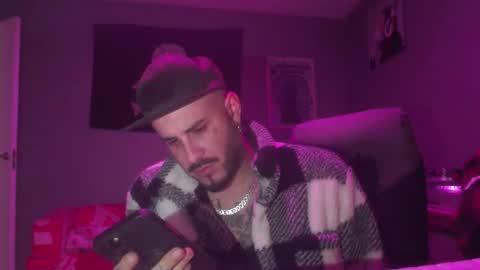 Snapshot of dabirdfree chatting on December 4, 3:27 am Destroyer online show from December 4, 3:27 am