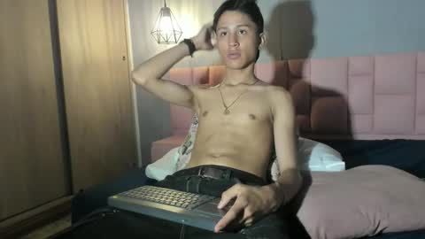 Snapshot of daddy_darcks chatting on September 13, 6:18 pm daddy_darcks online show from September 13, 6:18 pm