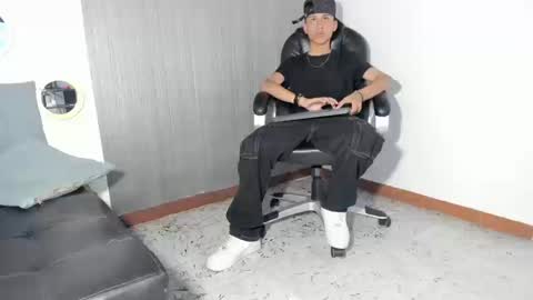 Snapshot of daddy_darcks chatting on September 17, 7:59 pm daddy_darcks online show from September 17, 7:59 pm