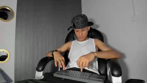 Snapshot of daddy_darcks chatting on September 25, 8:45 pm daddy_darcks online show from September 25, 8:45 pm