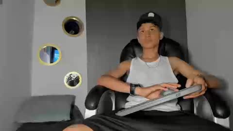 Snapshot of daddy_darcks chatting on September 27, 10:48 pm daddy_darcks online show from September 27, 10:48 pm