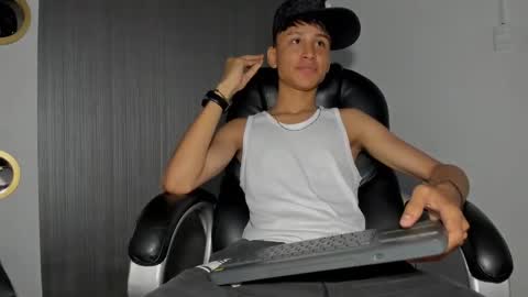 Snapshot of daddy_darcks chatting on October 1, 8:26 pm daddy_darcks online show from October 1, 8:26 pm