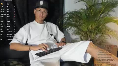 Snapshot of daddy_darcks chatting on October 4, 4:32 am daddy_darcks online show from October 4, 4:32 am
