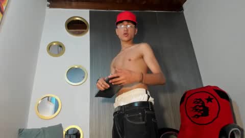 Snapshot of daddy_darcks chatting on October 17, 8:44 pm daddy_darcks online show from October 17, 8:44 pm