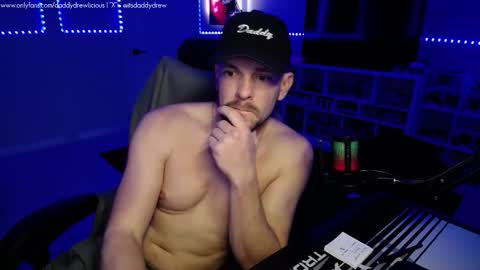 Snapshot of daddydrewlicious chatting on December 17, 2:06 am Drew online show from December 17, 2:06 am