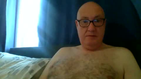 daddyhere4uall6 online show from October 20, 7:20 am
