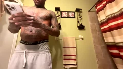 Snapshot of daddyjanimal chatting on October 4, 2:42 am sexy tatted king bbc online show from October 4, 2:42 am