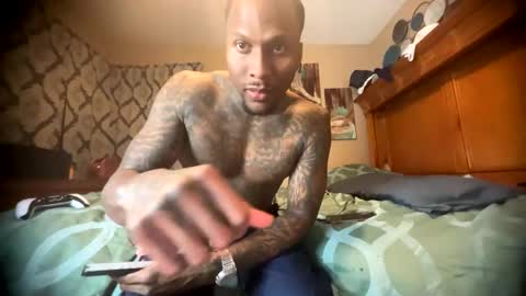 Snapshot of daddyjanimal chatting on November 9, 5:17 am sexy tatted king bbc online show from November 9, 5:17 am
