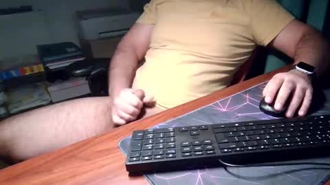 Snapshot of daddypimp3 chatting on November 18, 12:05 am Paul online show from November 18, 12:05 am