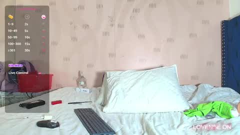 Snapshot of daddys_little_princesss chatting on December 12, 3:32 am Antonella online show from December 12, 3:32 am